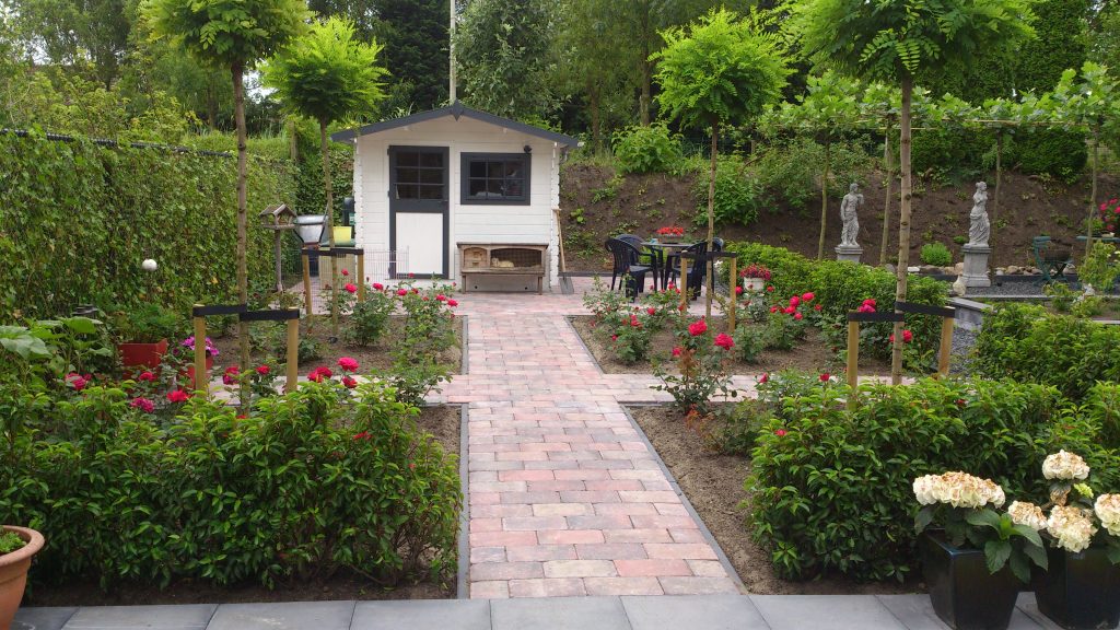 James Dyson tij aftrekken Achtertuin met tuinhuis | Decora Tuinen